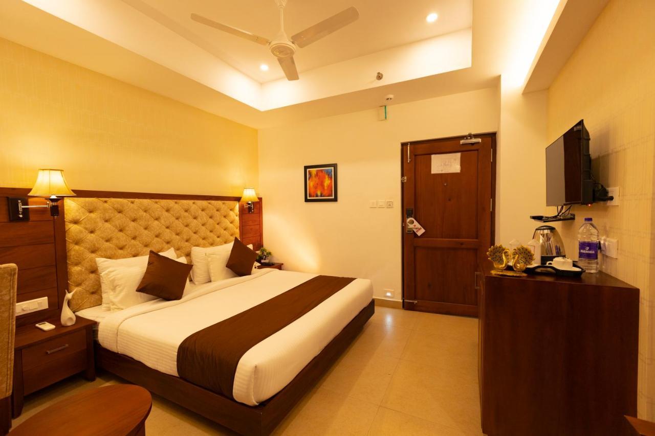 Готель Dev Residency Thiruvananthapuram Екстер'єр фото