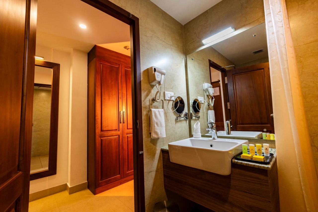 Готель Dev Residency Thiruvananthapuram Екстер'єр фото