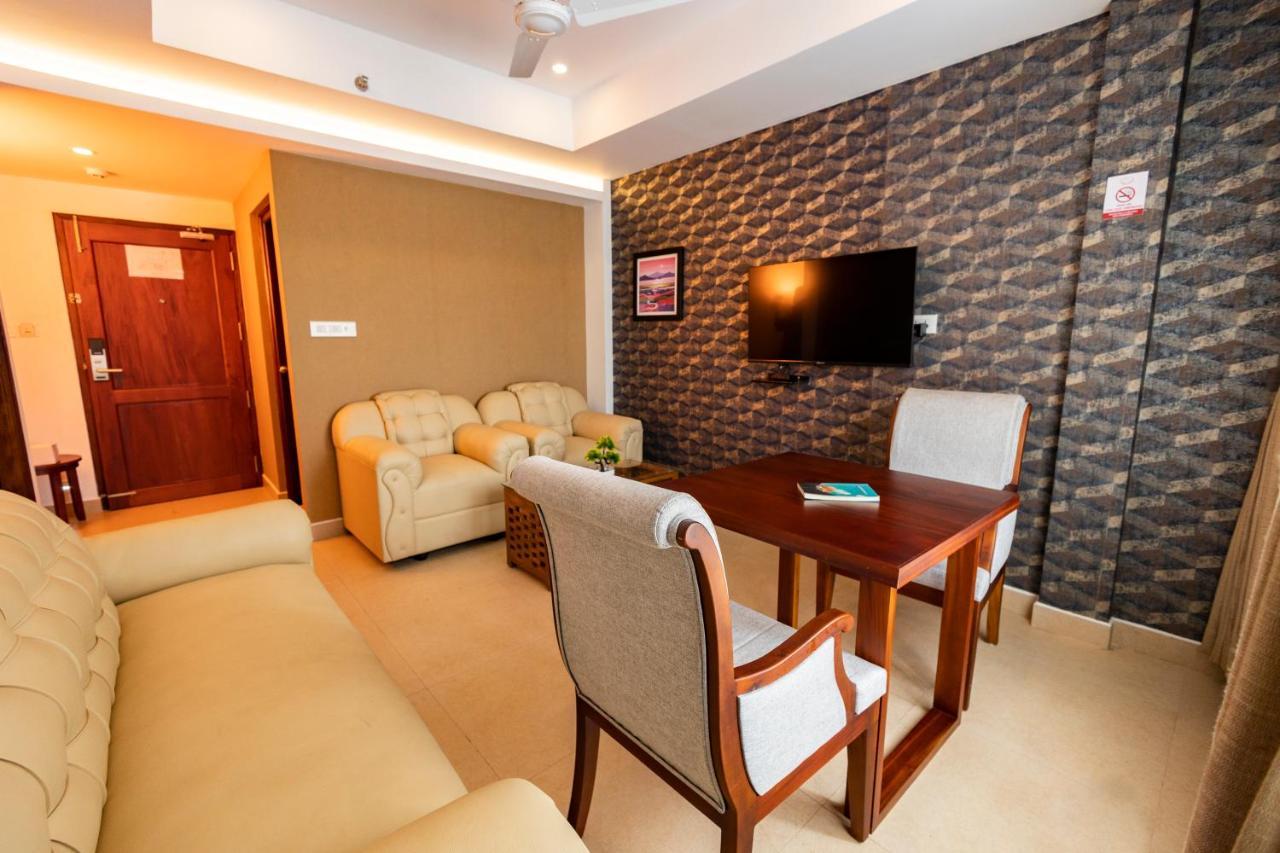 Готель Dev Residency Thiruvananthapuram Екстер'єр фото