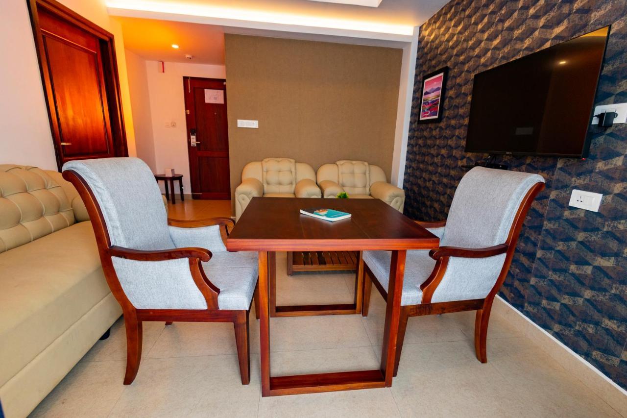Готель Dev Residency Thiruvananthapuram Екстер'єр фото