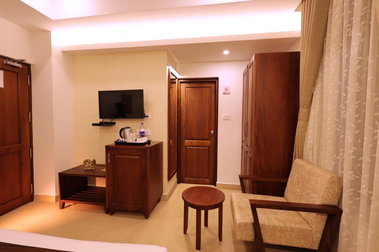 Готель Dev Residency Thiruvananthapuram Екстер'єр фото