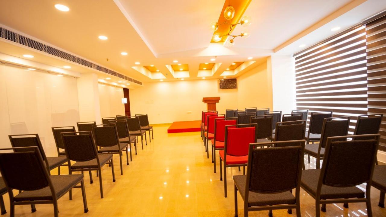 Готель Dev Residency Thiruvananthapuram Екстер'єр фото